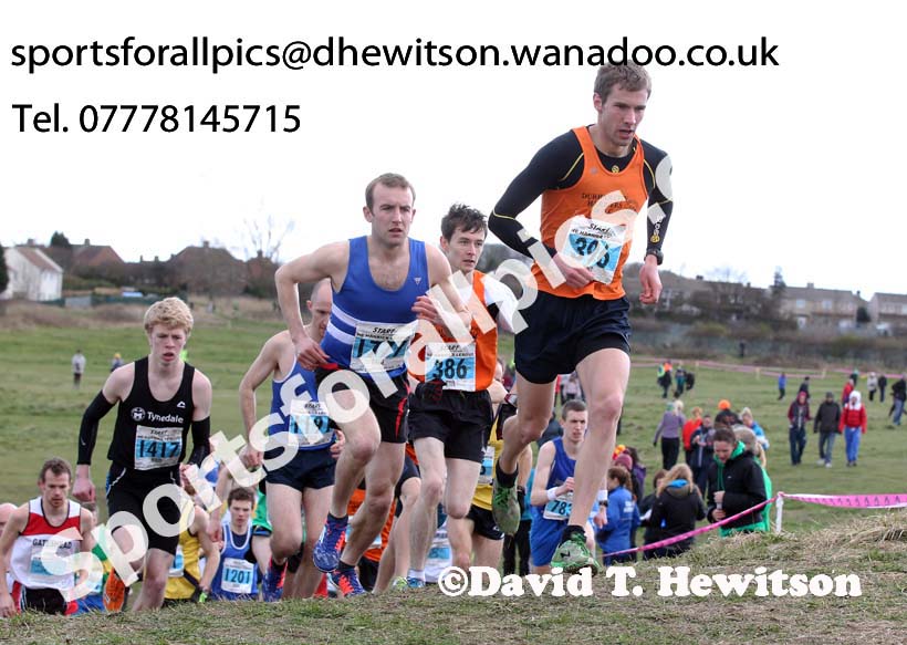 Dan Jenkin (Durhamm City) leads the senior mens fast pack in the NEHL Wrekenton, Gateshead. NEH, Wrekenton. Photo: David T. Hewitson/Sports for All Pics